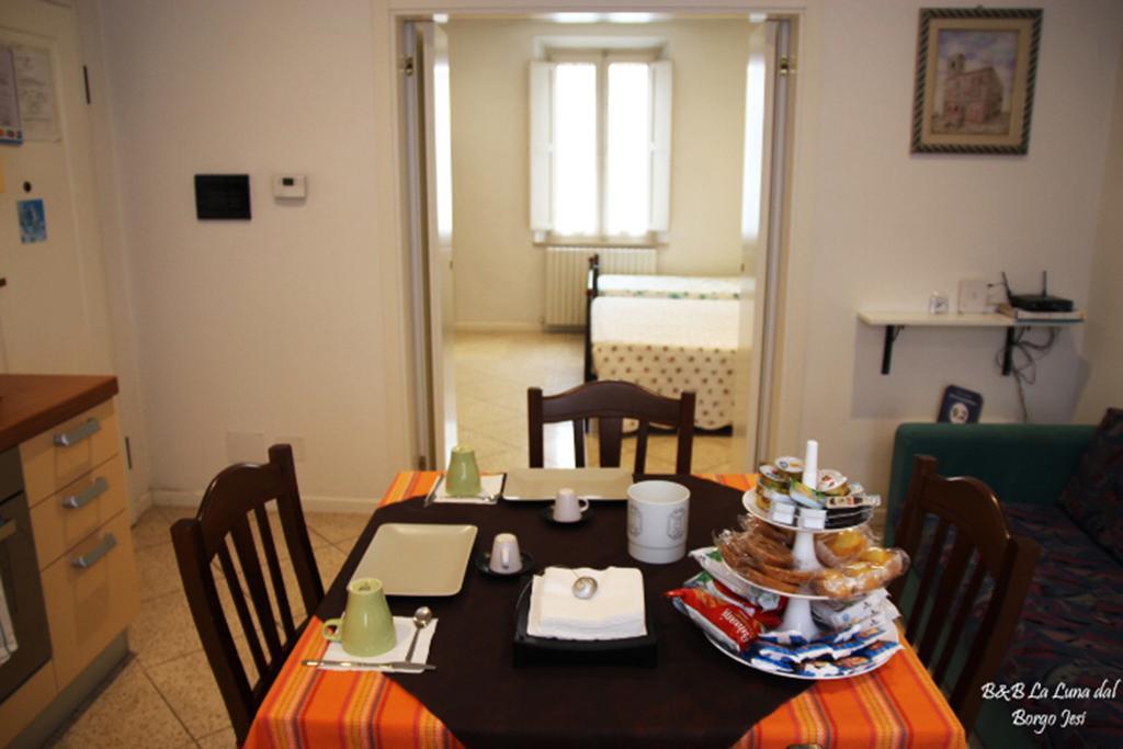 B&B La Luna Dal Borgo 이에시 외부 사진